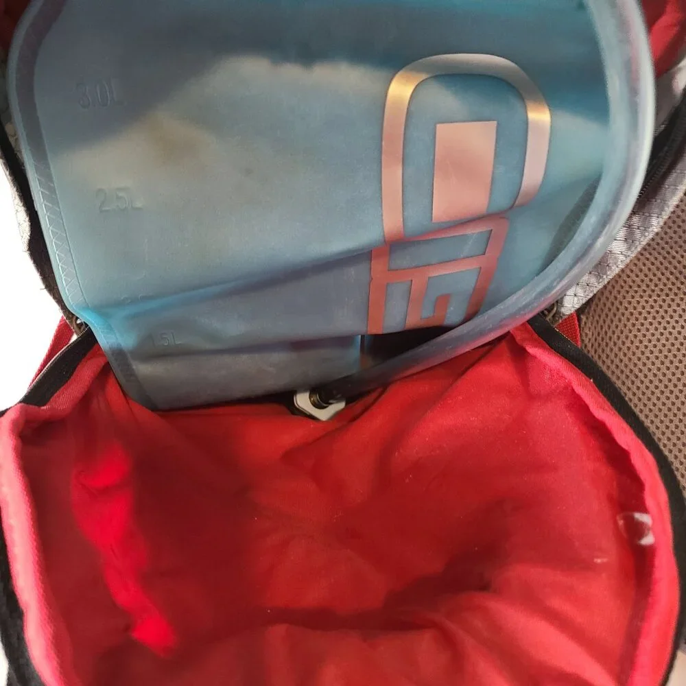 OGIO ATLAS 100 HYDRATION BACKPACK-100 OZ/ 3L BLADDER- CHROME-BLACK/RED ACCENTS